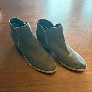 Dolce Vita Women's Dark Gray Ankle Booties